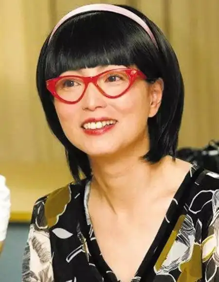 苑琼丹饰演的"石榴姐"超越了何美钿在《风流少年唐伯虎