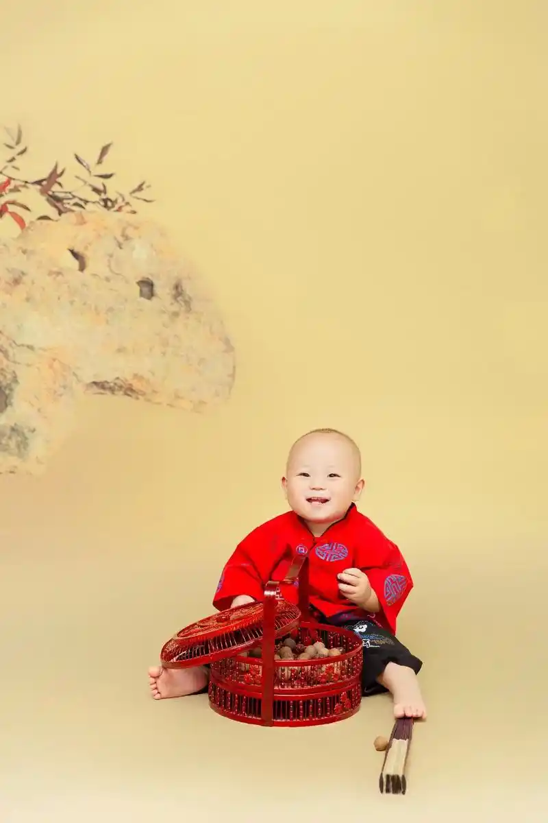 #周岁照片 #每一张照片都是满满的回忆 转眼间,宝宝一周岁了 - 抖音