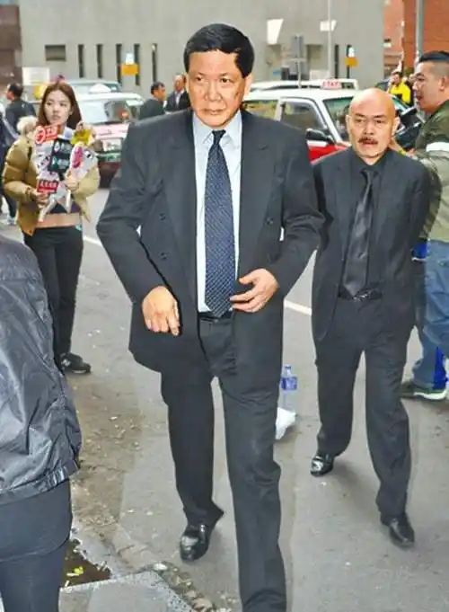 新义安现任龙头"太平山大状",无罪释放向华炎,与李嘉诚做生意