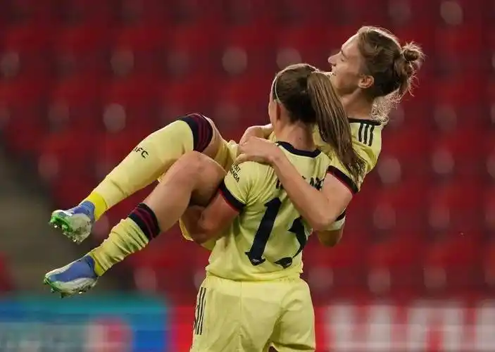 挺进欧冠,收获百球!_米德玛