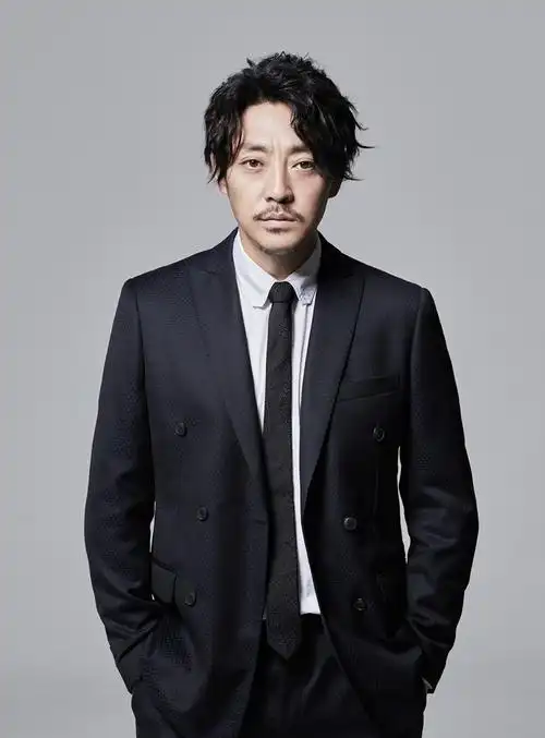 演员赵达写真曝光剧中糙汉秒变时尚帅大叔