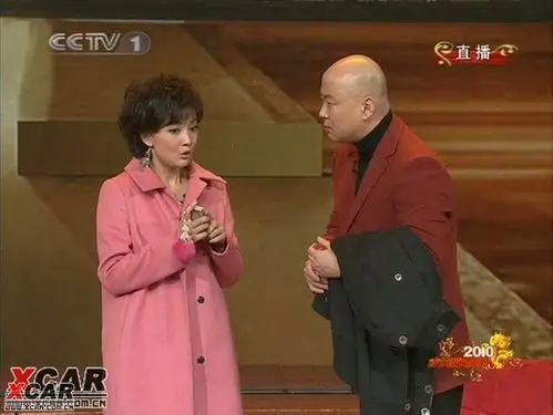 > 春晚牛莉小品中的外套~~~prada的~~~!(图)