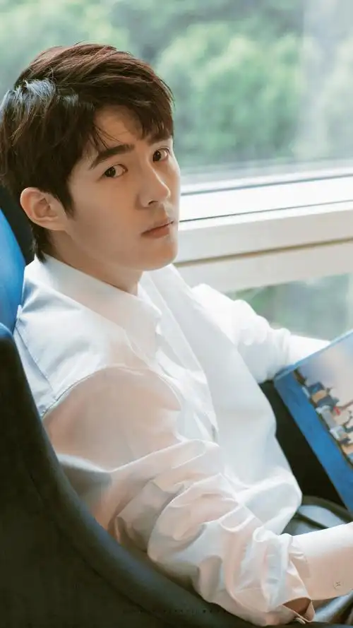 刘昊然白衬衫氛围感大片