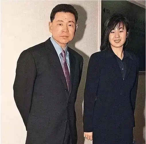 刘銮雄最宠的三个女人(她是刘銮雄硬核)(8)