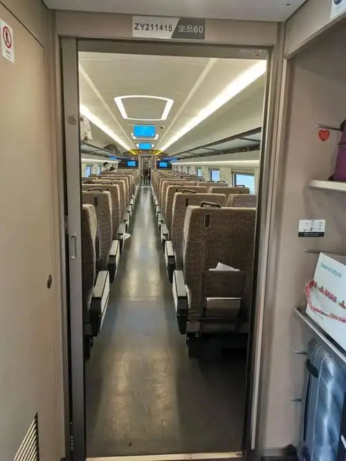高铁列车上的回忆_车厢
