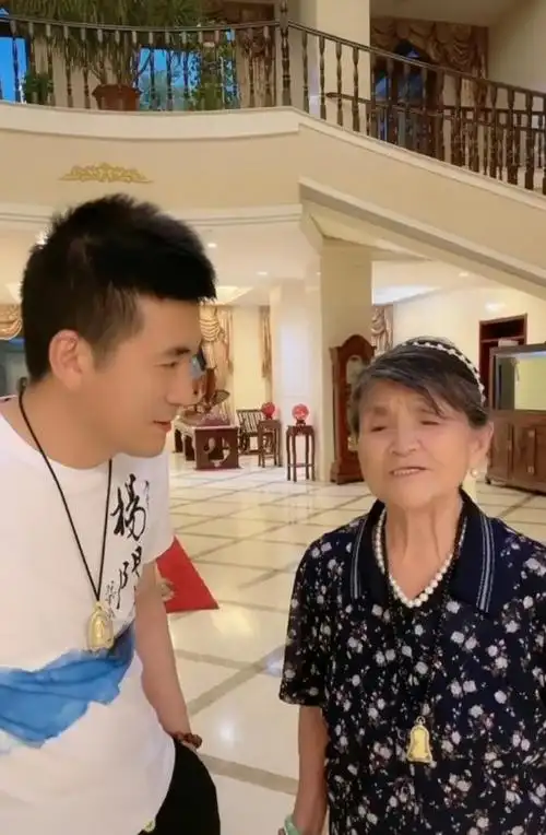 黄圣依杨子豪宅内景曝光大到说话有回音装修豪华像星级酒店