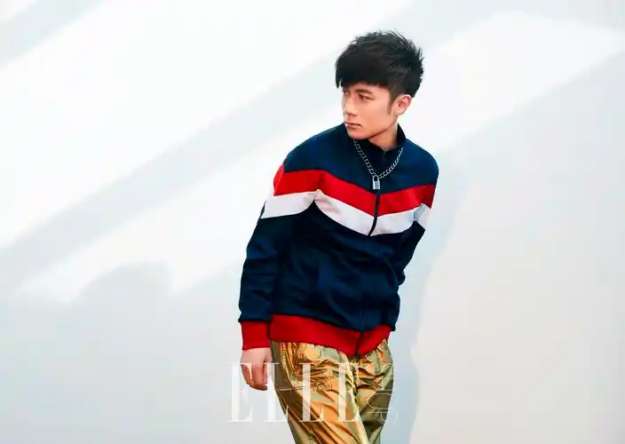 拍摄当天,古巨基所穿的服装大多来自个人时装品牌《solo celeb.