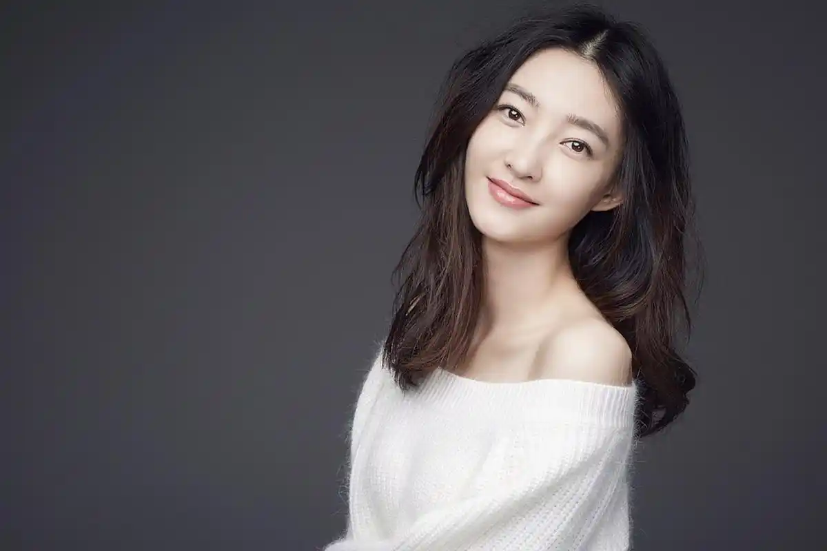 王丽坤素颜女神,清纯如邻家女孩,清冷又新鲜,如出水芙蓉!