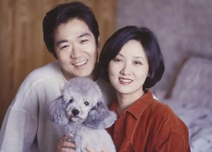 张国立成"老赖"?监事公司被执行452w,儿子海外吸毒,妻子沉默