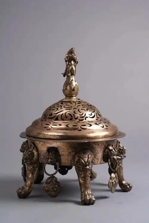 展览以法门寺的历史和考古背景切入,以法门寺厚重的历史作底色,唐代汉