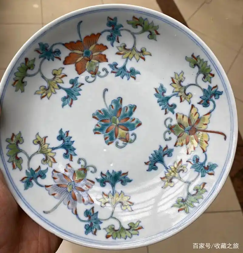 瓷器鉴赏:清代民窑·斗彩精品,估价2-3万元