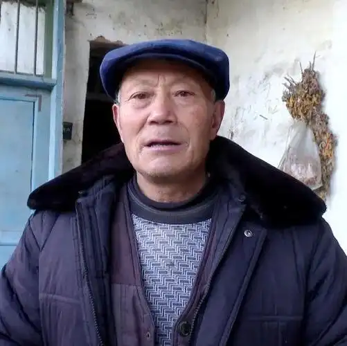 关爱老人"送温暖活动,向当地60岁以上老人送去暖心物资,让他们感受到