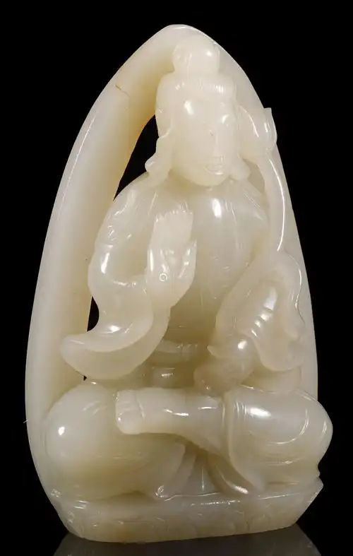 清代 和田玉持莲观音