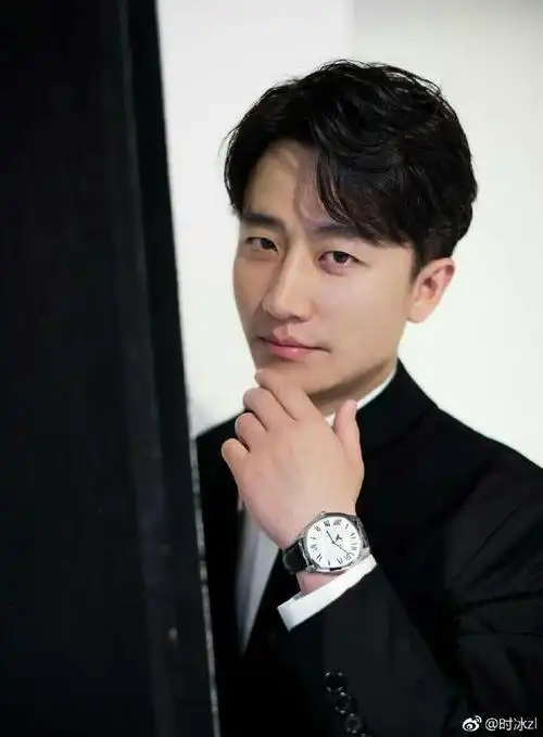 黄轩有什么好看的适合做手机壁纸的图片?