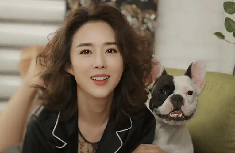 原创嫦娥颜丹晨和老公结婚多年老公疑似是演员陈昊现已经怀孕