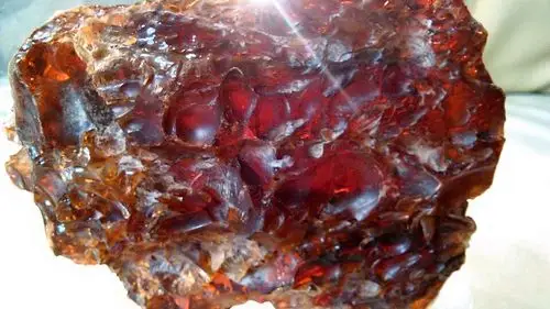 我这个天然血琥珀市面上值多少钱