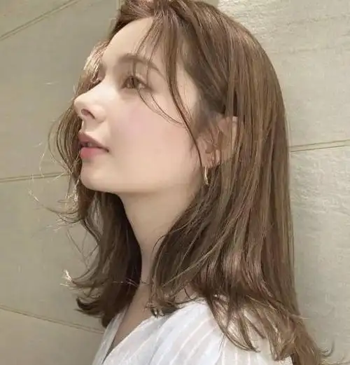 奶茶色头发图片效果图秋冬显白首选发色推荐