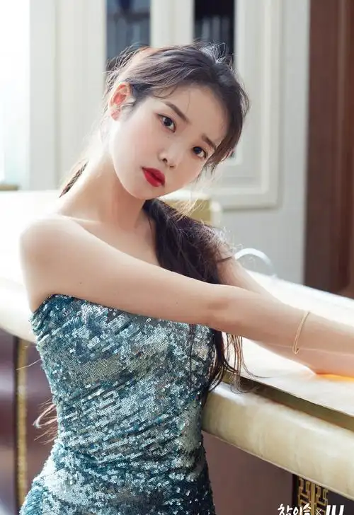 iu李知恩亮片鱼尾裙性感写真图片