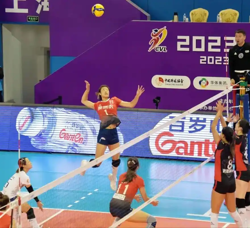 石冰彤,由佳琪首发,联赛第10轮.深圳女排比赛照片,球队合影 - 抖音