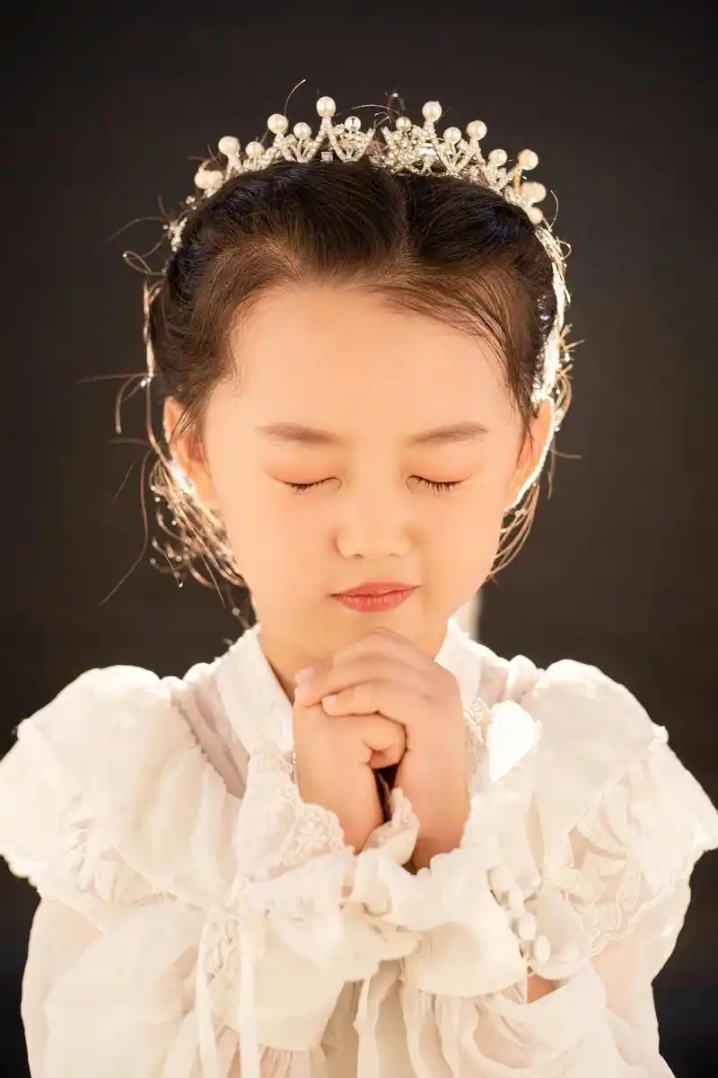 六岁萌萌的小女儿,只有她是拍不够照片的,也是拍的最自然的,2 - 抖音