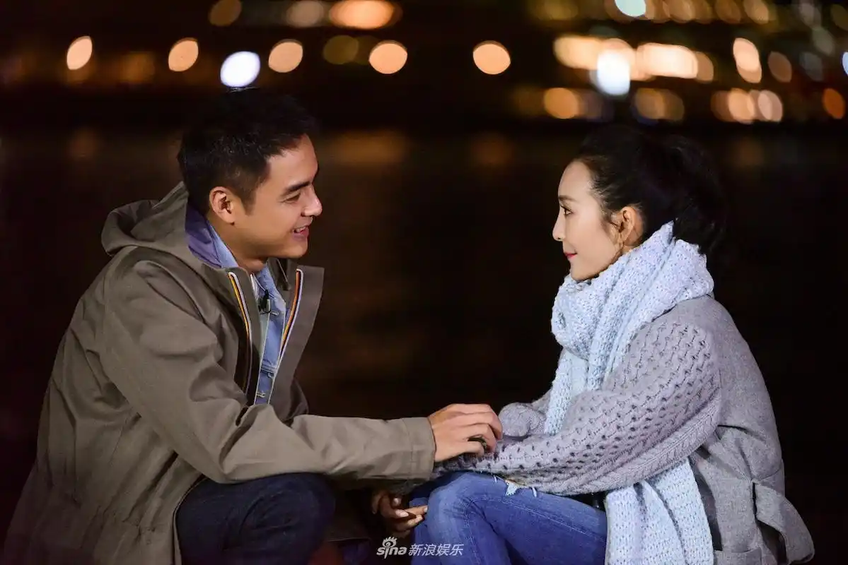 王鸥对明道上演捧脸杀 眼里满满的宠溺超级苏!