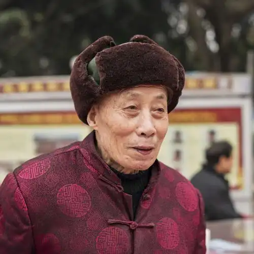 最美夕阳"服务,为老人们现场拍摄"最美瞬间"