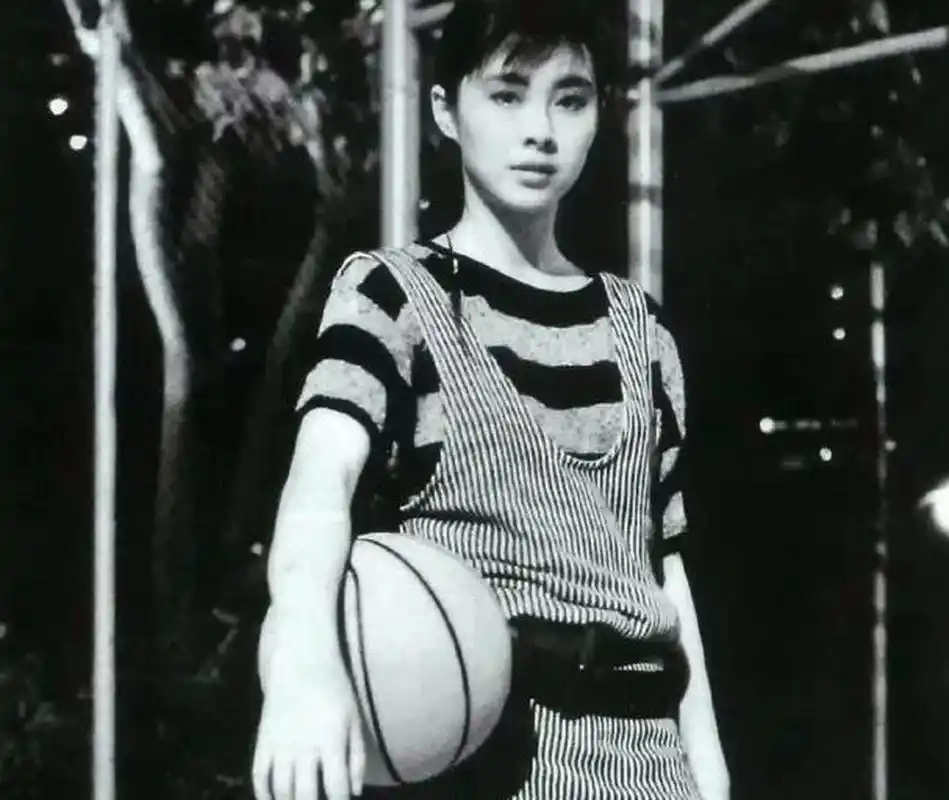 王祖贤打篮球旧照.