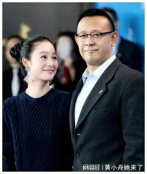 姜文一家四口罕同框周韵看起来好温柔两个儿子笑容灿烂很阳光