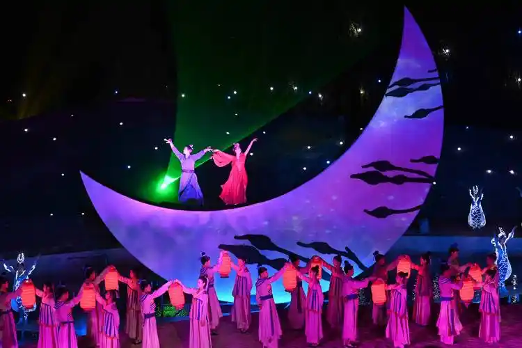 (新华全媒 )四剧"同台"打造敦煌文化视觉盛宴——《敦煌盛典》_范培