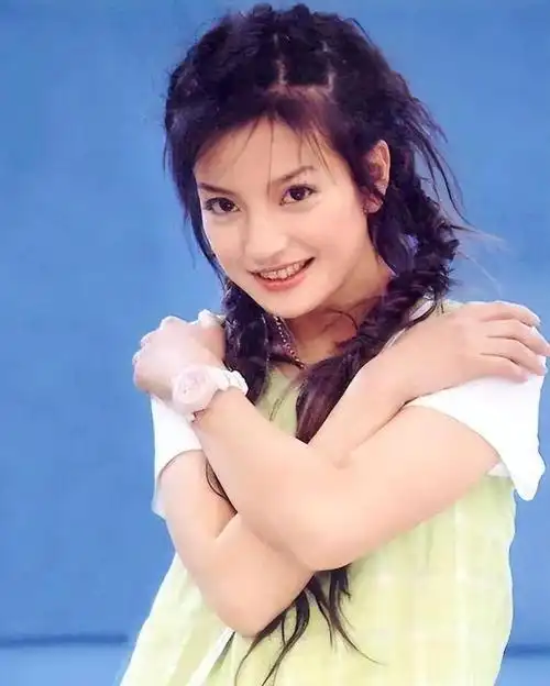 容嬷嬷没扎错人,47岁的赵薇落得今日下场,是咎由自取