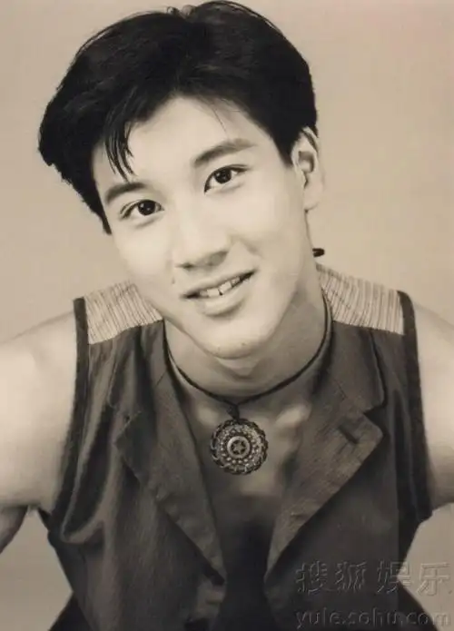 王力宏晒青涩旧照 看王力宏等明星的青涩旧照
