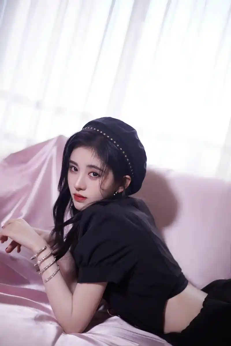 我的抖音生活日记 #鞠婧祎 2021年的雷初夏 - 抖音