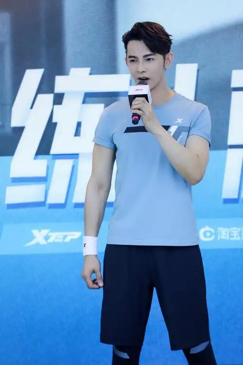 汪东城云健身分享心得活力十足身材获赞