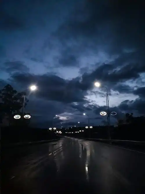 黑云压城城欲摧——长白山阴天景象