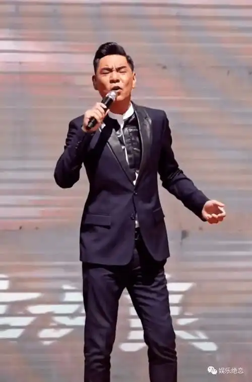 知名歌手屠洪刚被曝近况落魄,现身新疆捞金,被嘲岁数大底气不足_时候