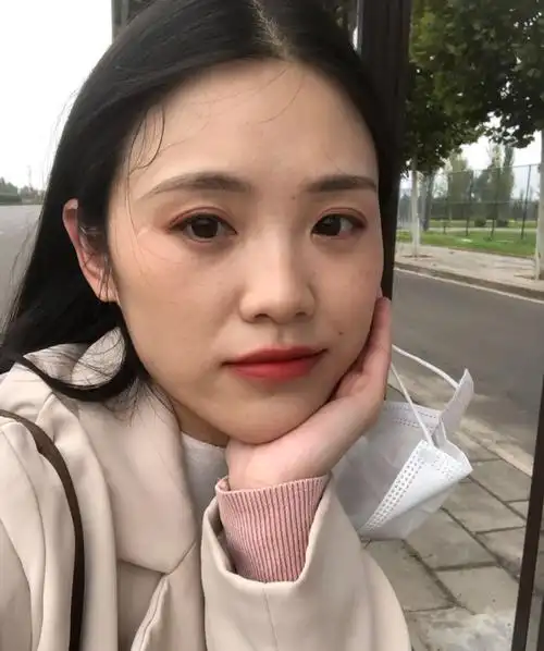 20岁的女生如果有这几个特征,看起来会很显老,就算占一个也会