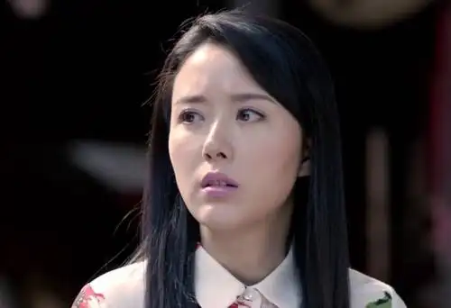 颜丹晨不笑就是位温柔贤淑的美人