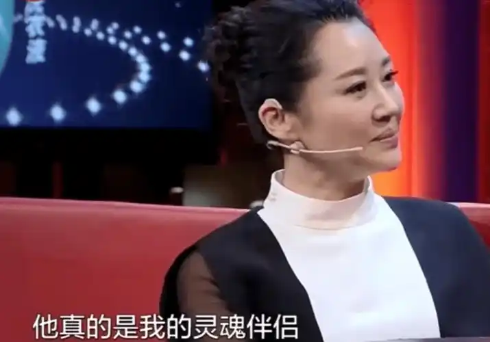 时华晨宇和许晴相处得十分融洽,时不时还会让人感受到周围有粉红泡泡