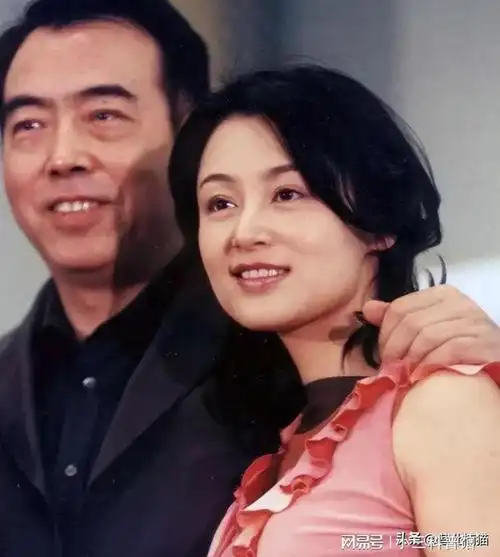 和许晴关系亲密传出绯闻之后立马和老婆分道扬镳,但是许晴这样的大