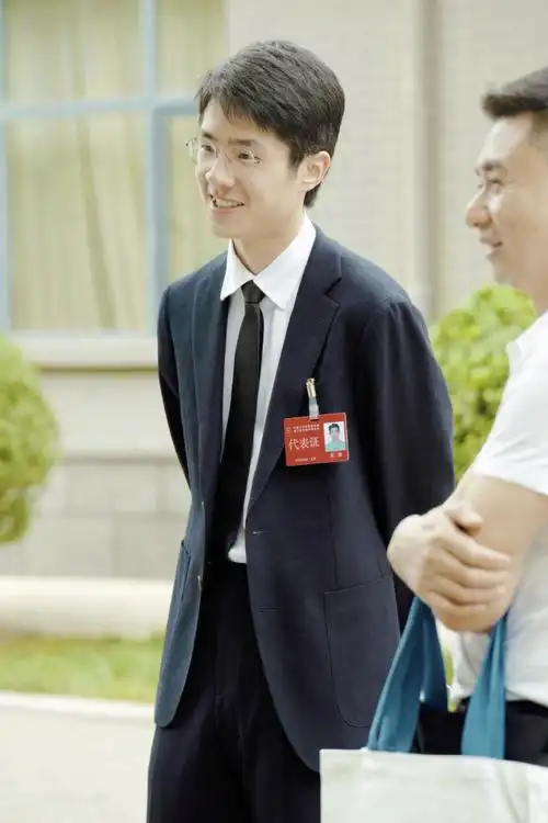 刘昊然超话昨天素颜的刘源老师98#刘昊然