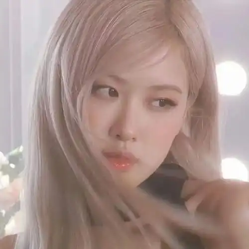 rose朴彩英 | 金发头像