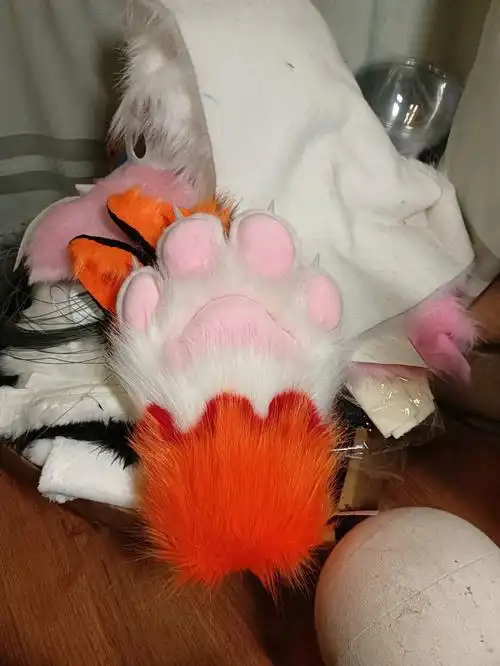 来吸一口饱满肉垫的大爪子吗