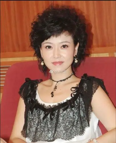 每日文娱播报的主持人陈晨整容后遗症,现在. 来自古乐壶 - 微博