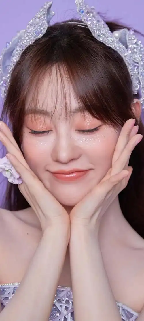 祝绪丹,这个名字仿佛蕴含着一种独特的魅力,如同晨曦中初升的朝阳