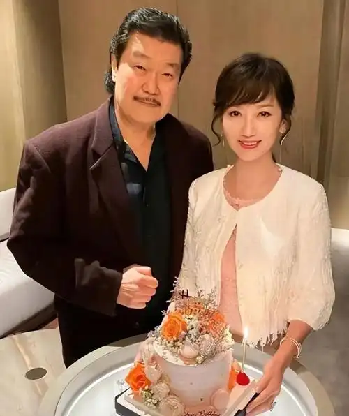 回顾赵雅芝的骄傲三个儿子都是学霸今大儿子44岁二儿子40岁