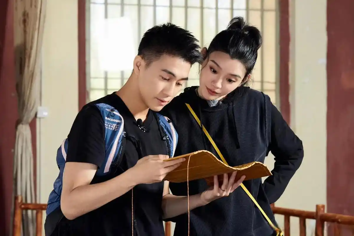 才知道,何超莲何猷君窦骁奚梦瑶是一家人呢