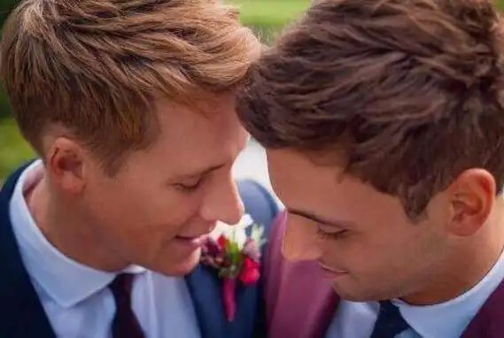 出柜是什么意思公开自己的性取向或性别认同的行为