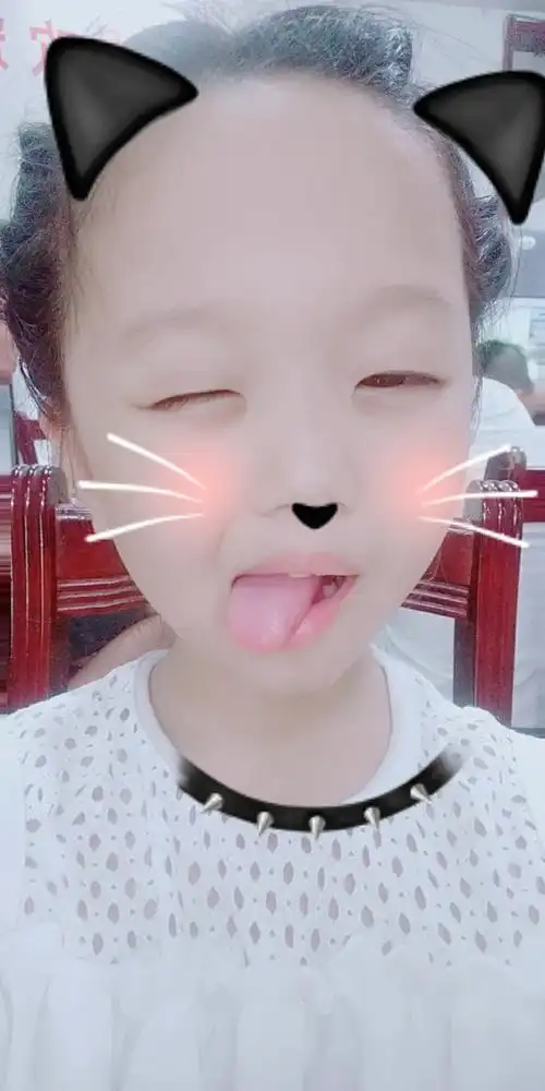 这是我的自拍照,看看我可不可爱