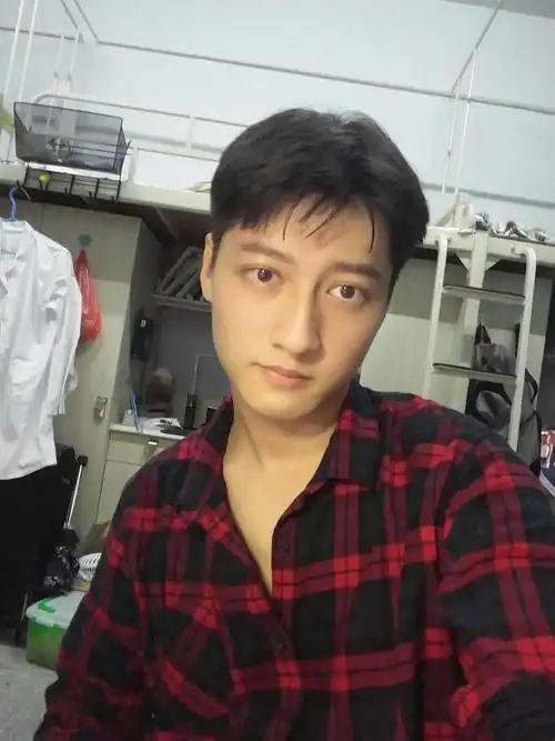 男的发自拍是什么心态?