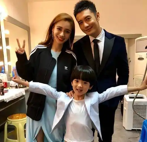 偶遇杨颖带娃看急诊,黄晓明和叶珂国外度假,巧合还是故意为之?